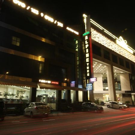 Hotel Alpine Tree Új-Delhi Kültér fotó
