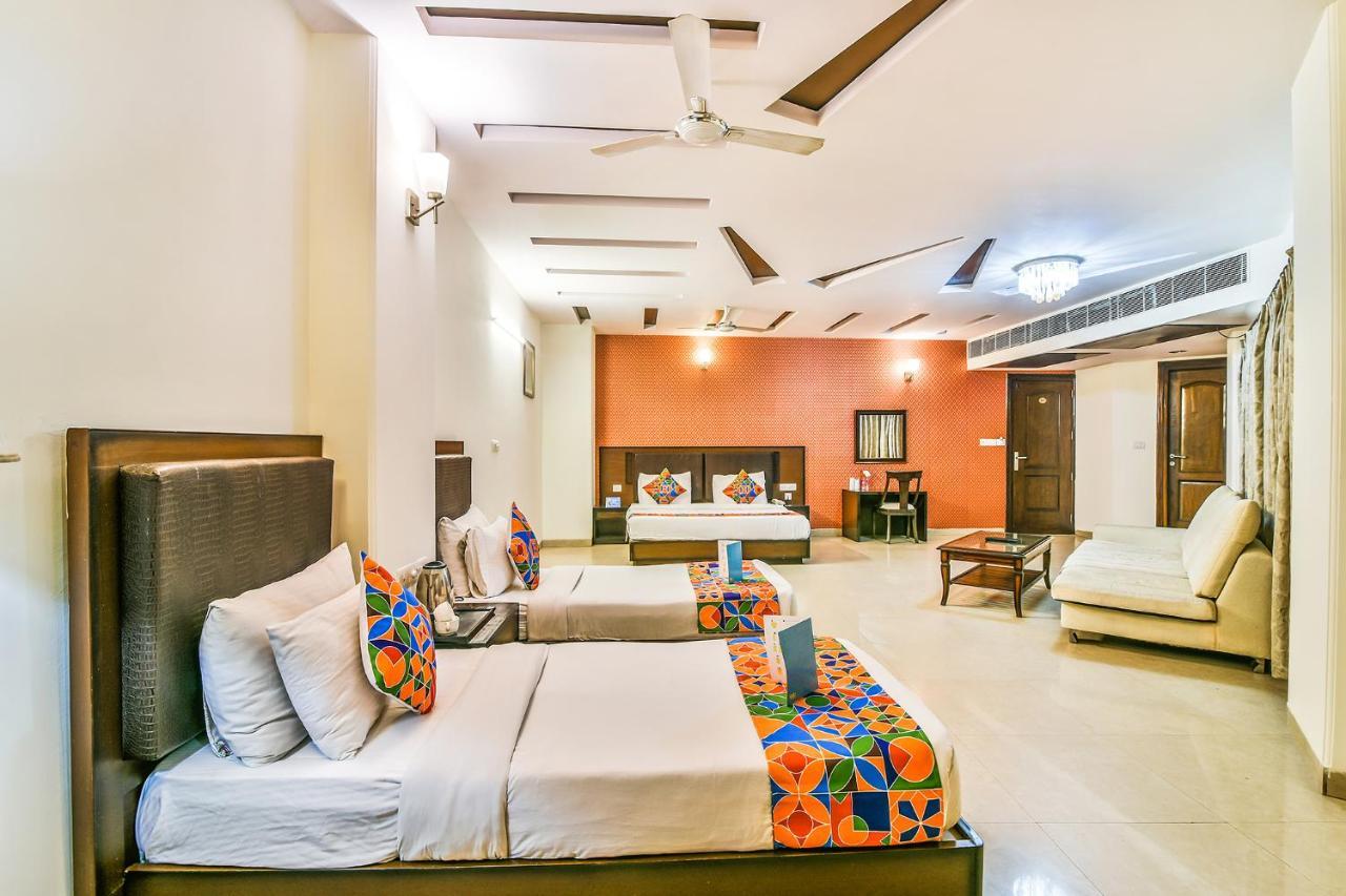 Hotel Alpine Tree Új-Delhi Kültér fotó