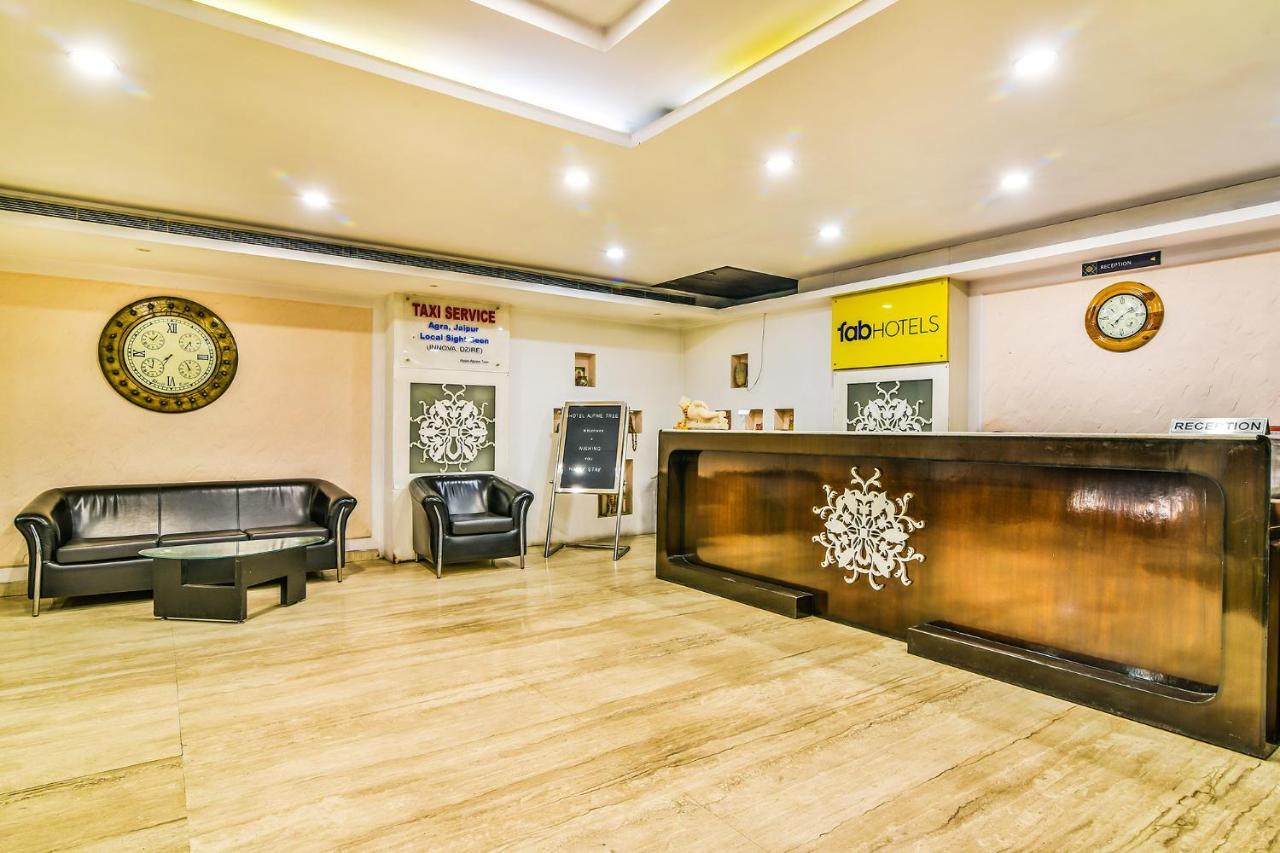 Hotel Alpine Tree Új-Delhi Kültér fotó