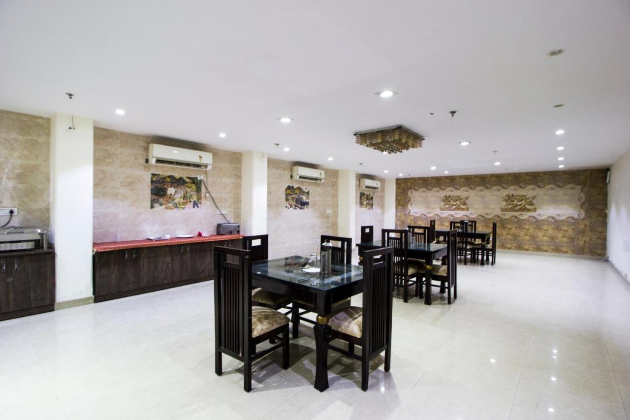 Hotel Alpine Tree Új-Delhi Kültér fotó