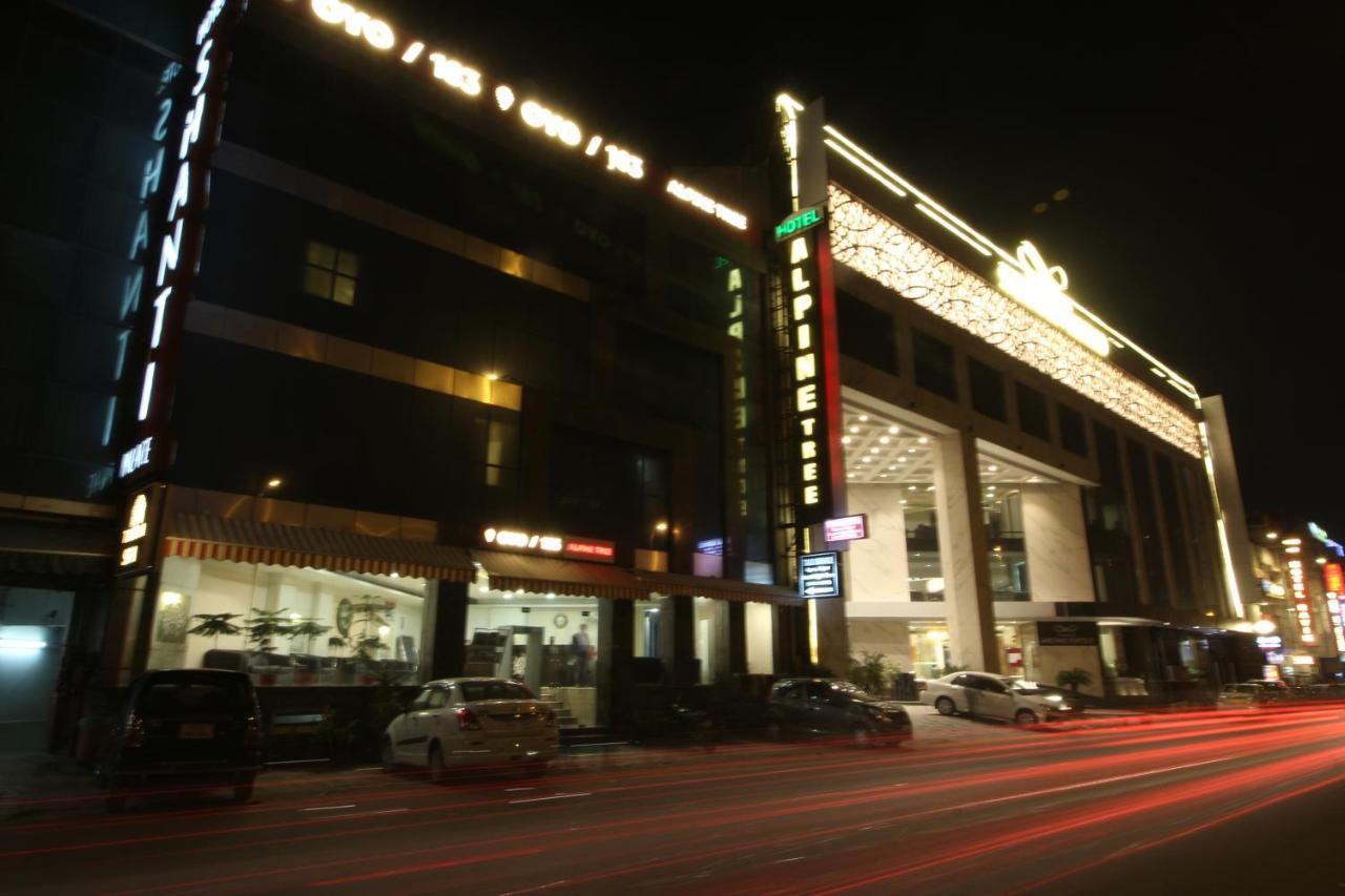 Hotel Alpine Tree Új-Delhi Kültér fotó